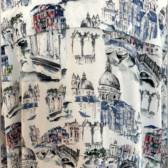 Karen Kane White & Blue Printed Blouse, Old World Vibes, Cathedrals- size XL - Picture 8 of 13